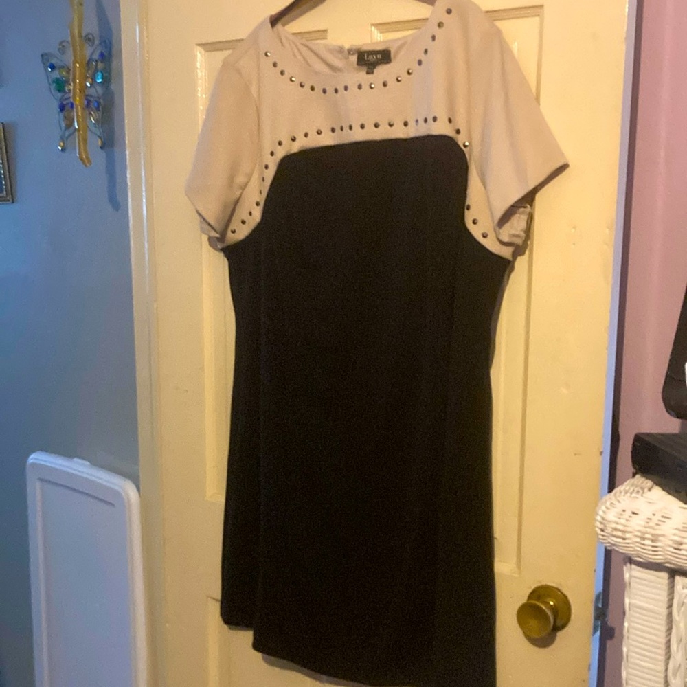 Women’s size 20W casual dress in tan and black